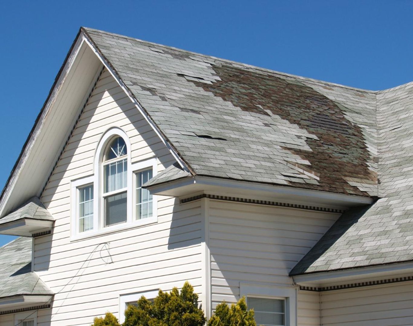 Fast-response roof repair near me in Cicero, NY for damaged roofs