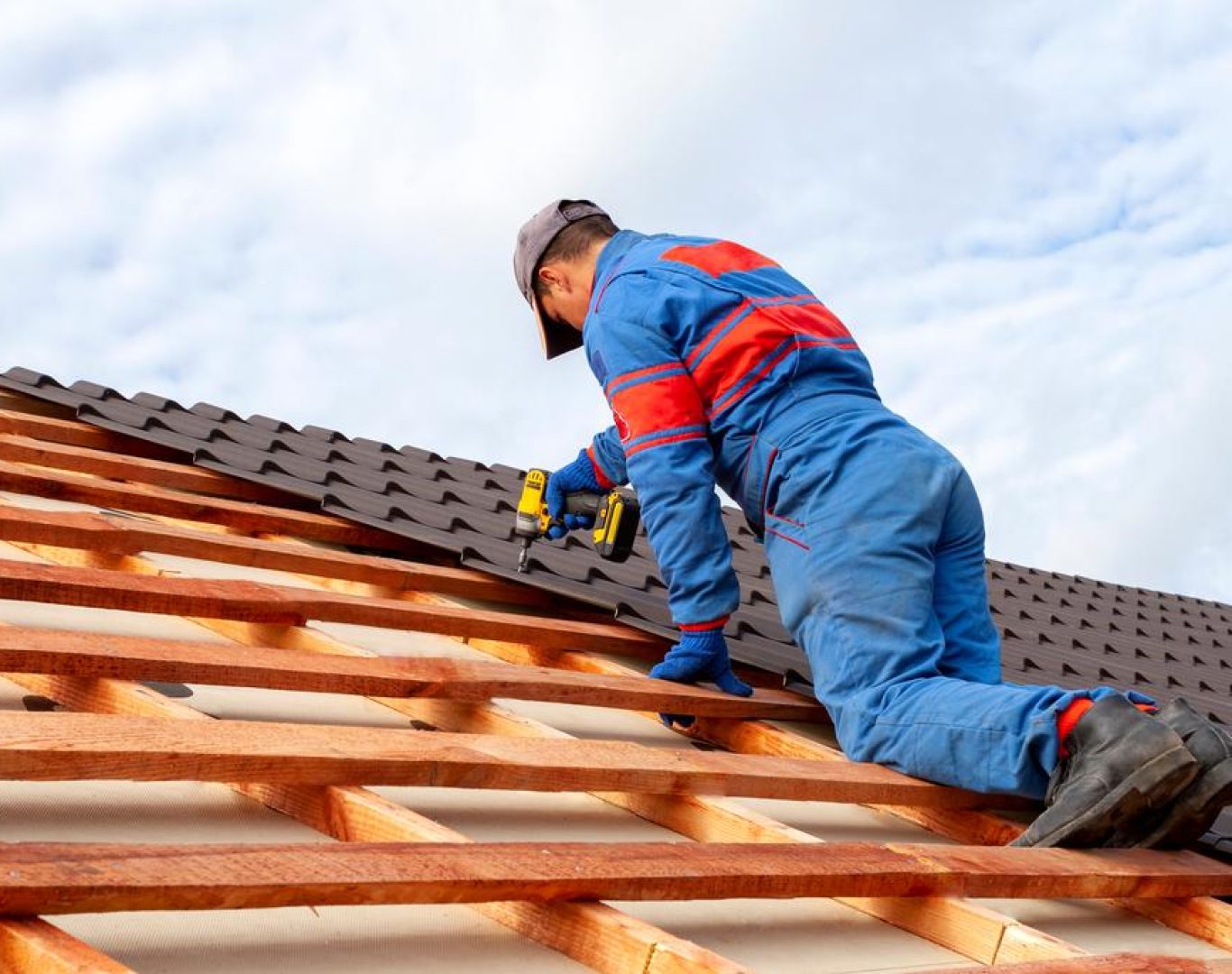 Local experts offering roof repair near me in Clay, NY for leaks